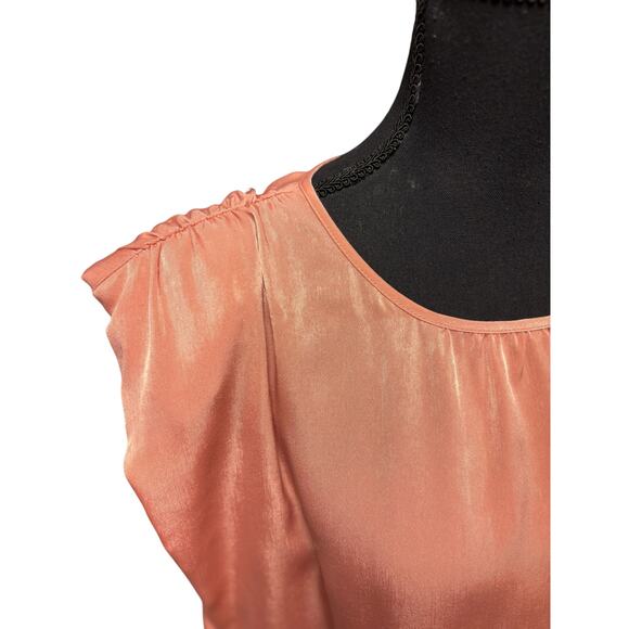 Dkny NWT Women's Glossy Sheen Ruched Shoulder Woven Top Size M Peach Feminine - Picture 2 of 6